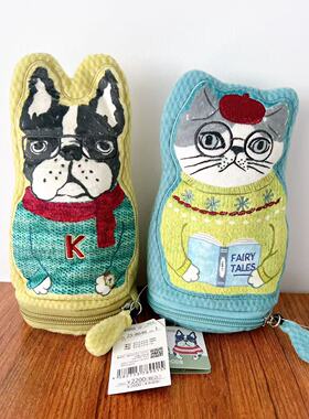 日本Kusuguru正品刺绣猫咪法斗零钱包笔袋公仔摆件摇粒绒包8646