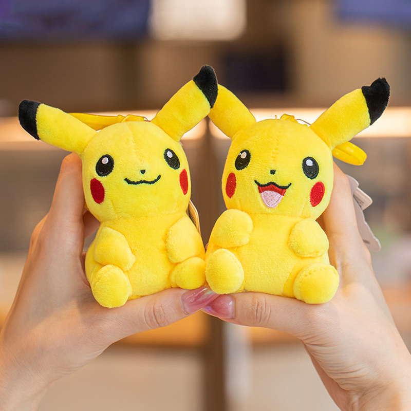 神奇宝贝皮卡丘毛绒钥匙扣