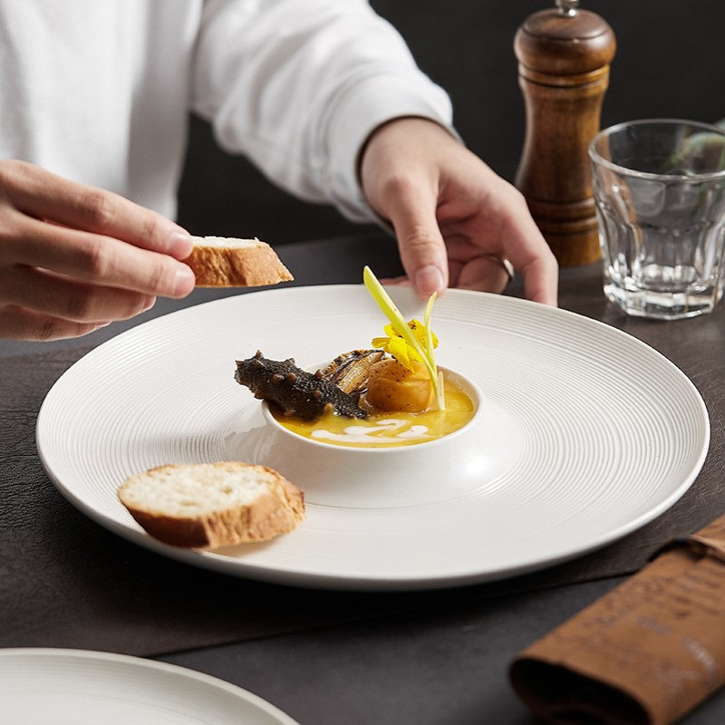 2024年新款拉丝飞碟盘高级感浓汤意面盘酒店轻奢摆盘网红西具盘子