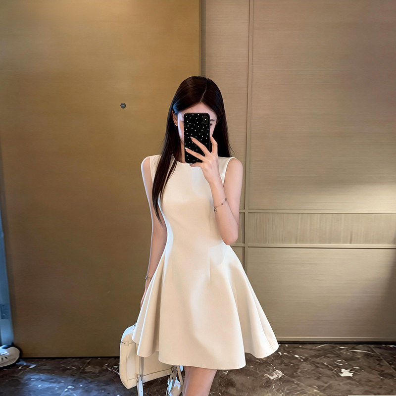 白色连衣裙子女夏季法式小个子高级感收腰显瘦无袖背心小白裙短裙