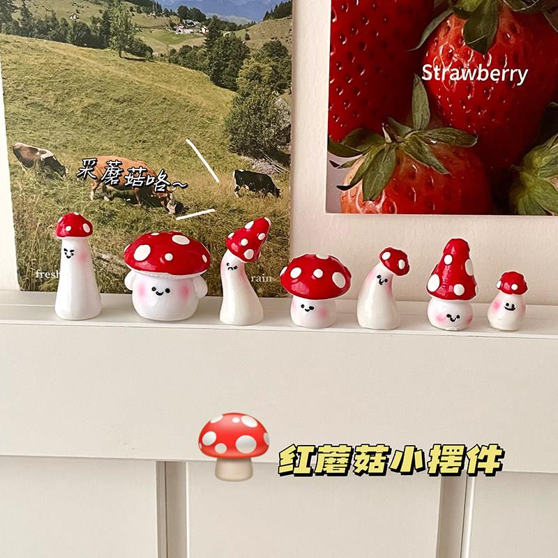 可爱笑脸红蘑菇办公室电脑摆件舒心治愈系装饰园艺微观造景