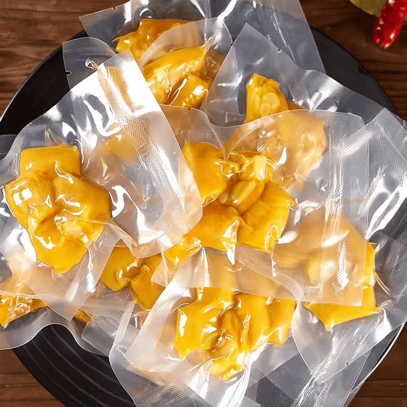 新货盐焗鸡脚筋鸡肉零食即
