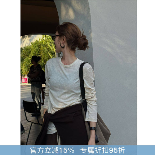 R-HER“自在简黑”圆领纯棉针织时尚百搭宽松型显瘦女士上衣T5536
