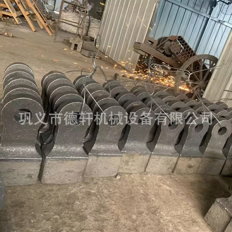 破碎机衬板配件高锰钢制砂机护板反击板锤破打石子机箱鄂破衬板