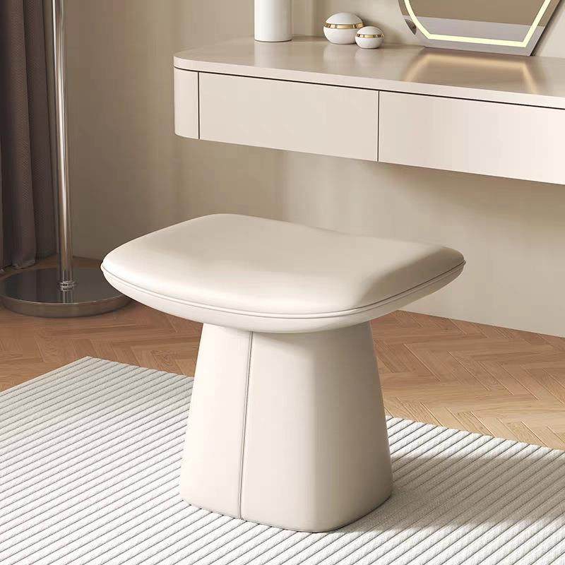 矮凳梳妆凳卧室化妆凳2025新款坐凳奶油风轻奢皮凳家用凳子皮艺椅