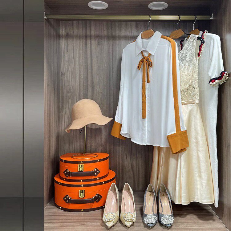 橙色系样板间衣服衬衫衣帽间饰品摆件衣柜陈列帽子道具软装收纳盒