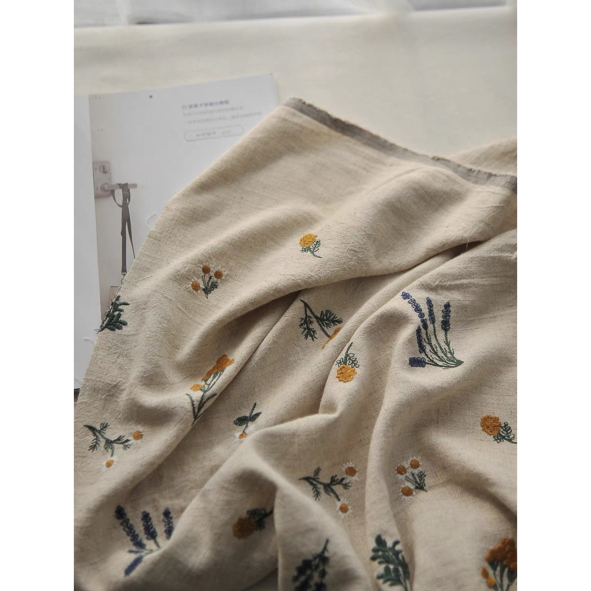 春季日系复古棉麻花朵刺绣布料洋装做衣服面料DIY布艺手工