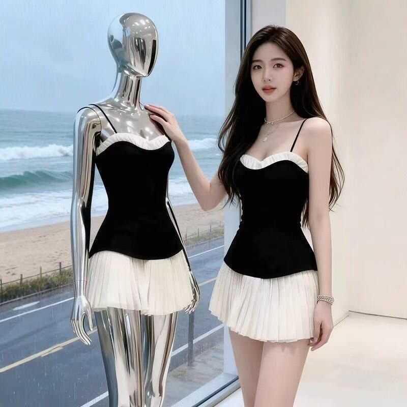 秋冬季心领收腰色拼接字女吊带连衣裙显瘦法式感撞少女百褶裙桃a