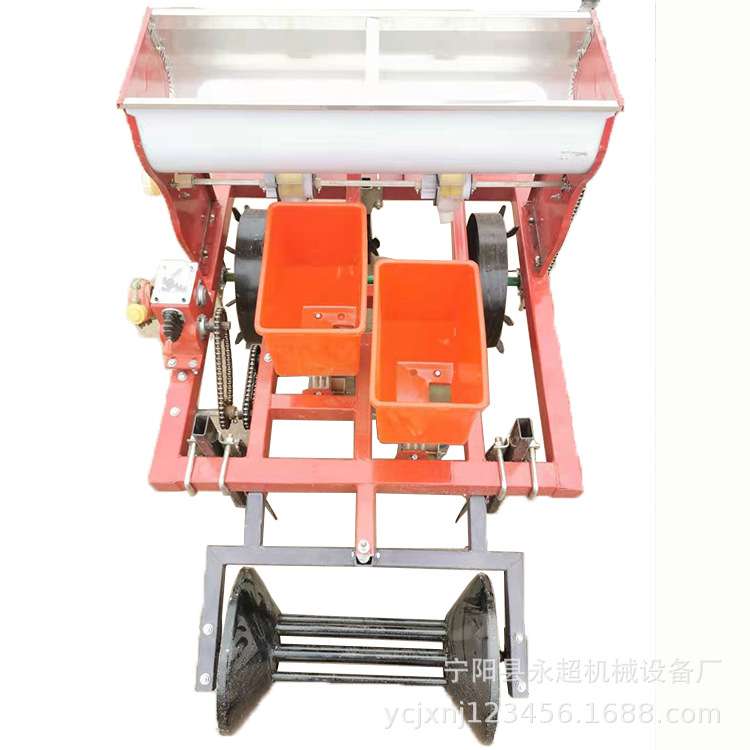 花生播种山西平凉起垄不覆膜施肥播种一体下种1到2粒种花生机器机