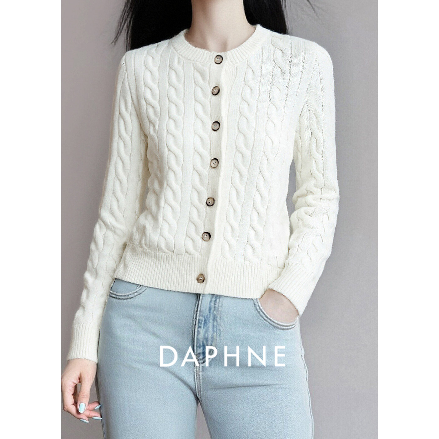 Daphne/达芙妮老钱风白色麻花纹针织衫女秋纽扣显瘦百搭毛衣外套