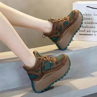 雨土运动休闲高帮鞋女2025秋季新款软底不累脚厚底增高松榚老爹鞋