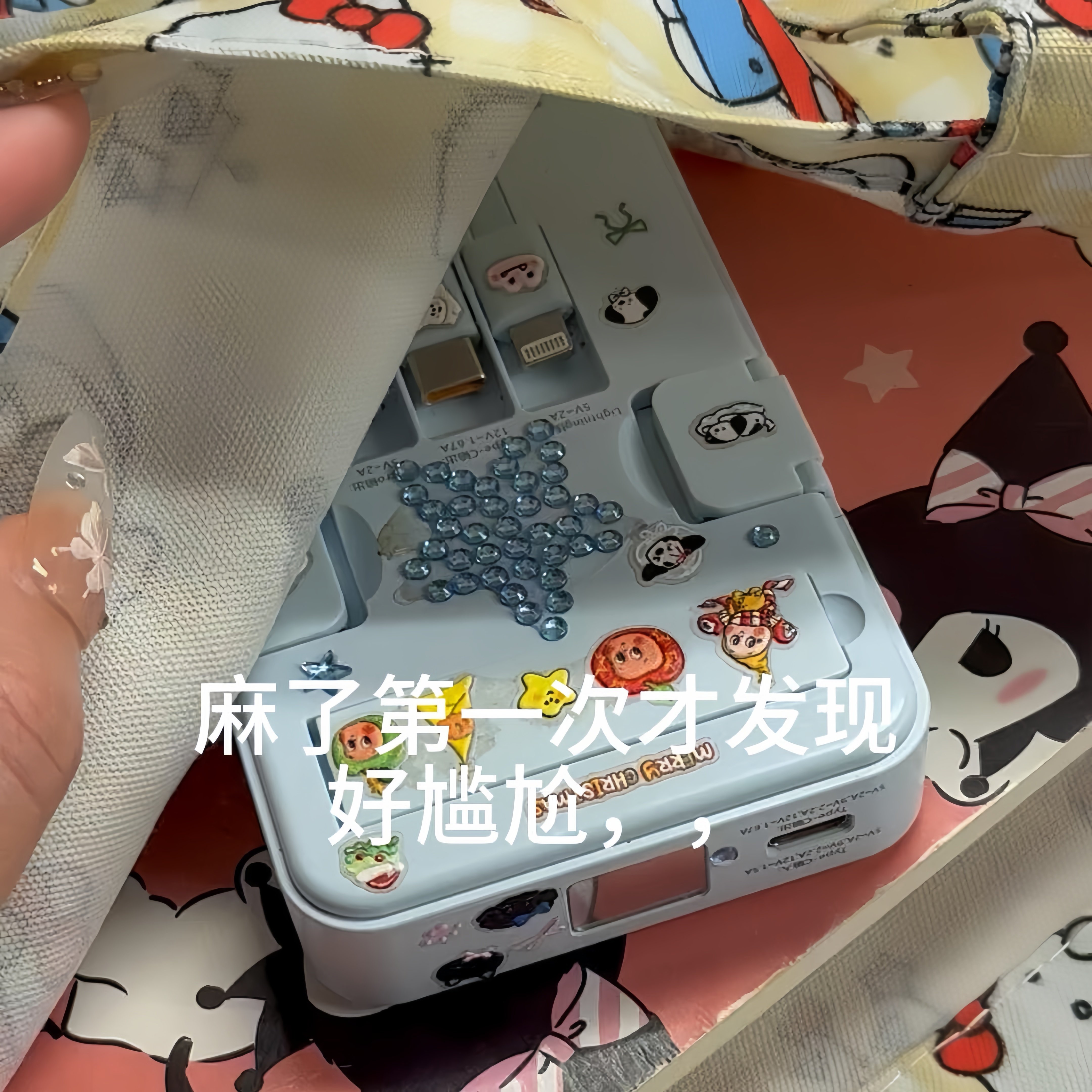 背夹式磁吸充电宝35W超级快充智能数显自带线轻薄便携移动电源图片