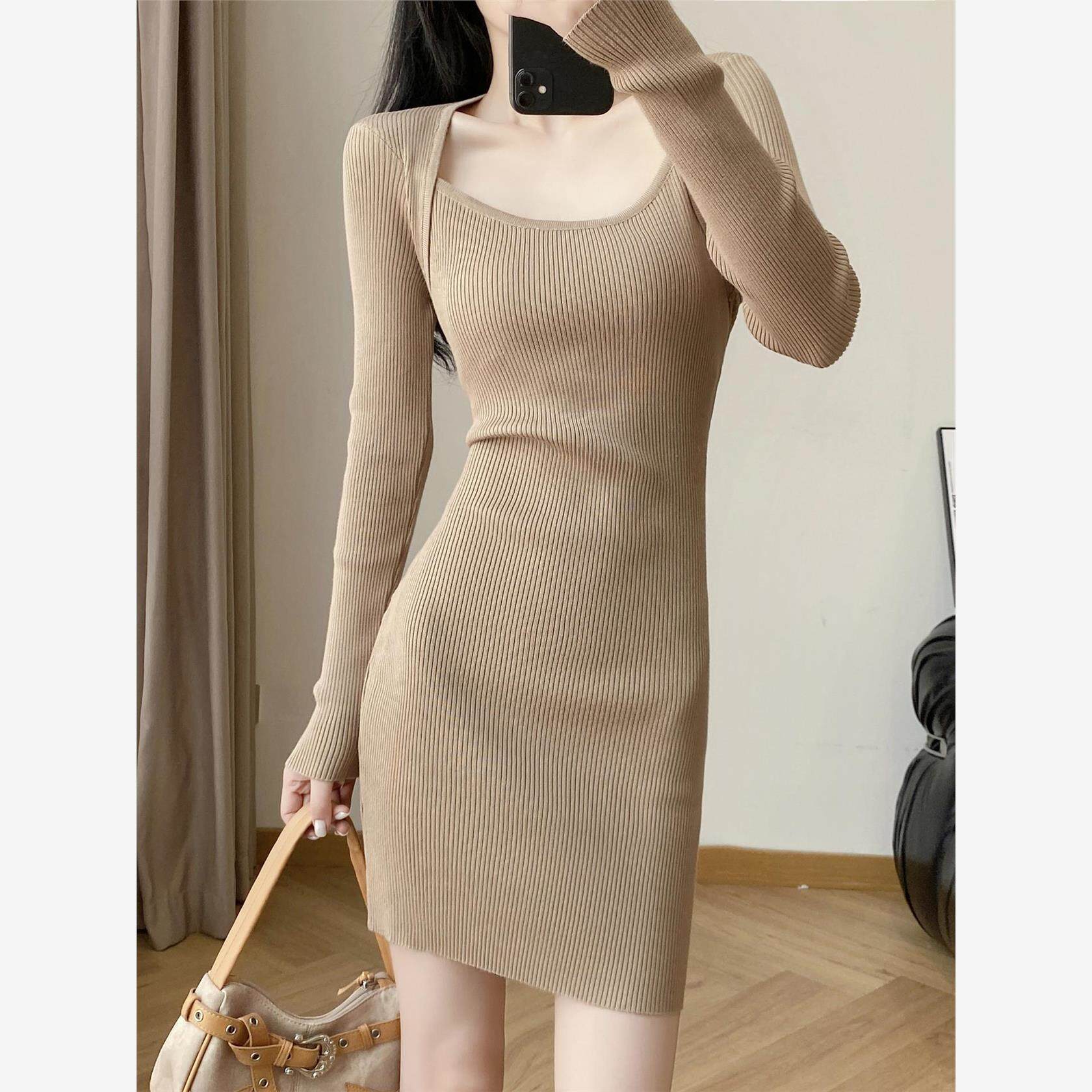 针织连衣裙女秋冬内搭纯欲修身收腰辣妹包臀裙方领打底毛衣短裙子