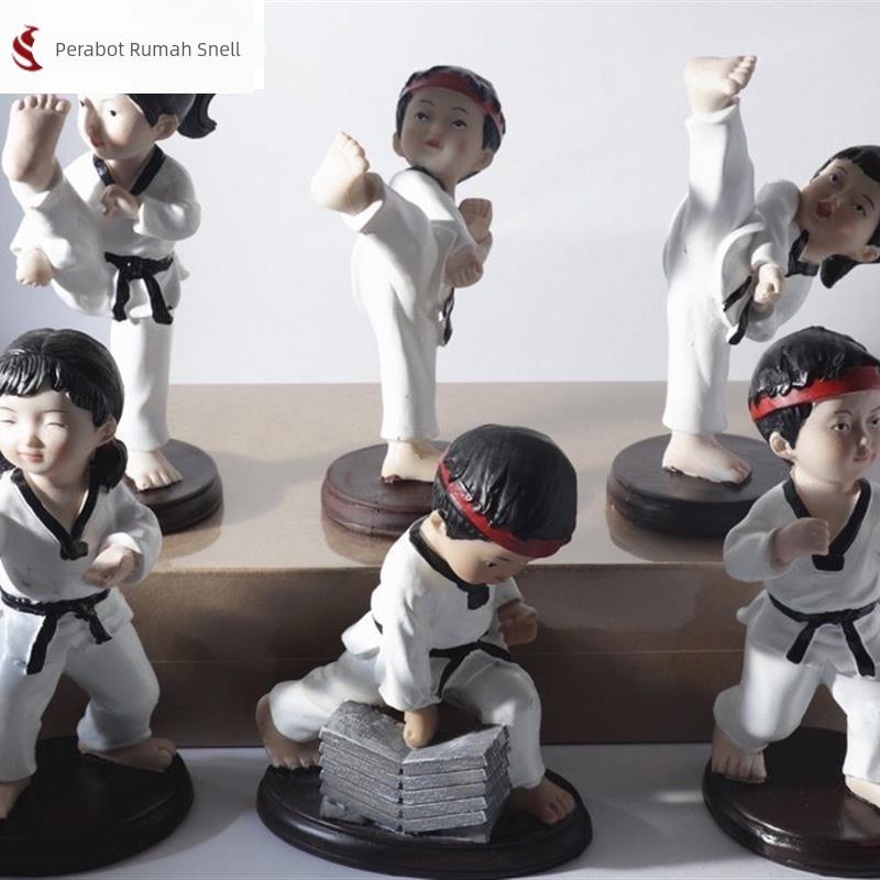 树脂工艺品小跆拳道人物模型女侧踢腿武术蛋糕装饰创意摆件送礼