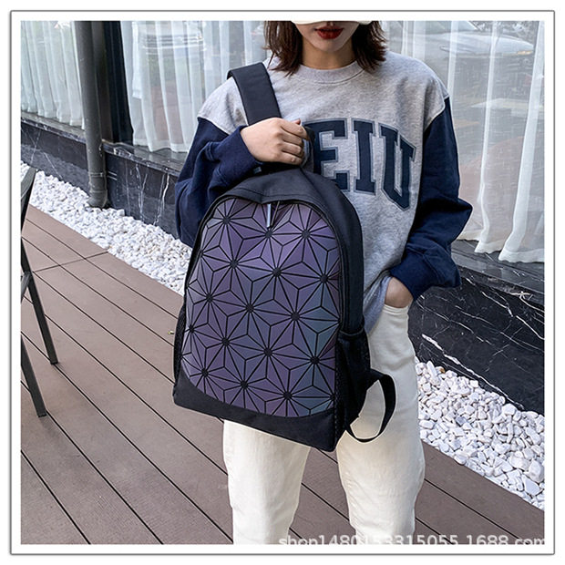 大学生书包女2025韩版新款日系可爱鸭屁股双肩背包女双肩旅游轻便