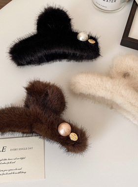 毛绒毛毛抓夹女秋冬珍珠亚克力大号鲨鱼夹发量多后脑勺发饰夹子