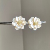 Vintage古着 Cream camellia耳饰