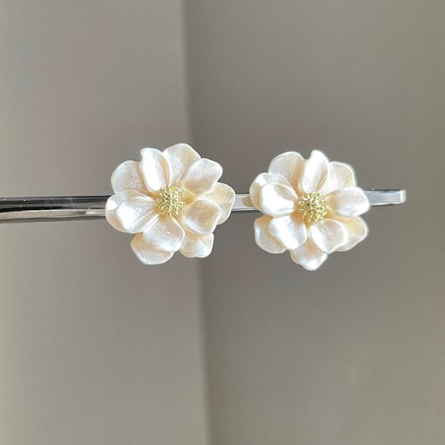 Vintage古着 Cream camellia耳饰