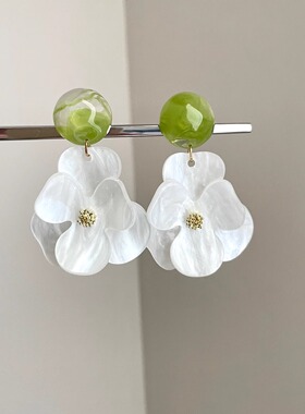 Vintage古着 Avocado green flow耳饰