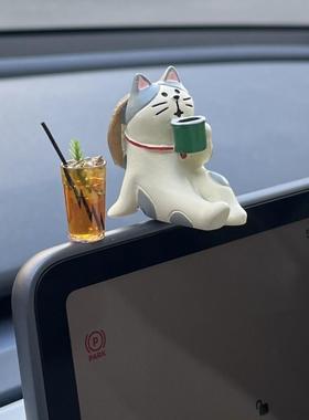 喝茶猫咪摆件办公室桌面屏幕电脑显示器摆件工位趴趴装饰品车内女