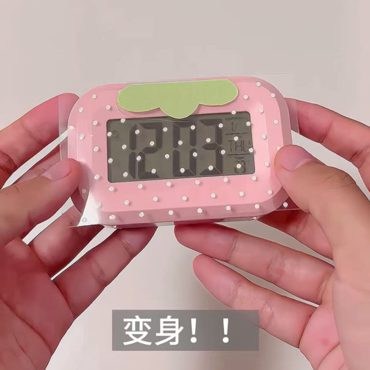 【ins草莓桌面小闹钟】初高中学生宿舍可爱数字显示电池闹钟开学