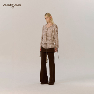 SukiBySuki 烟棕色波点雪纺露背抽绳V领衬衫| CutOut Back Blouse