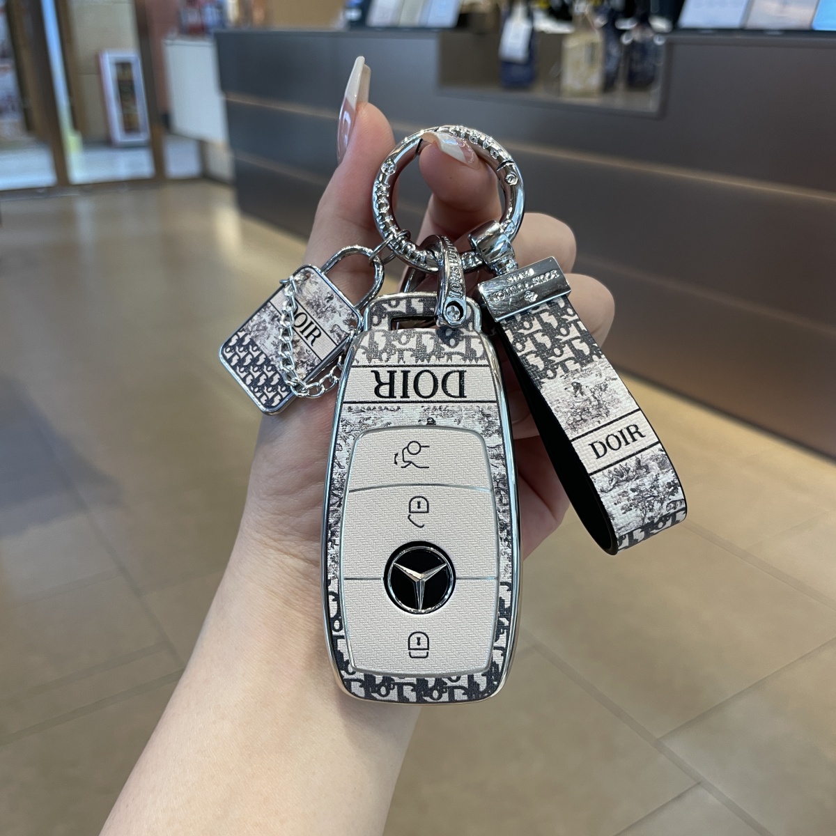 适用奔驰钥匙套e300l壳c260l扣a200l高级感glc300lglb220gle350车