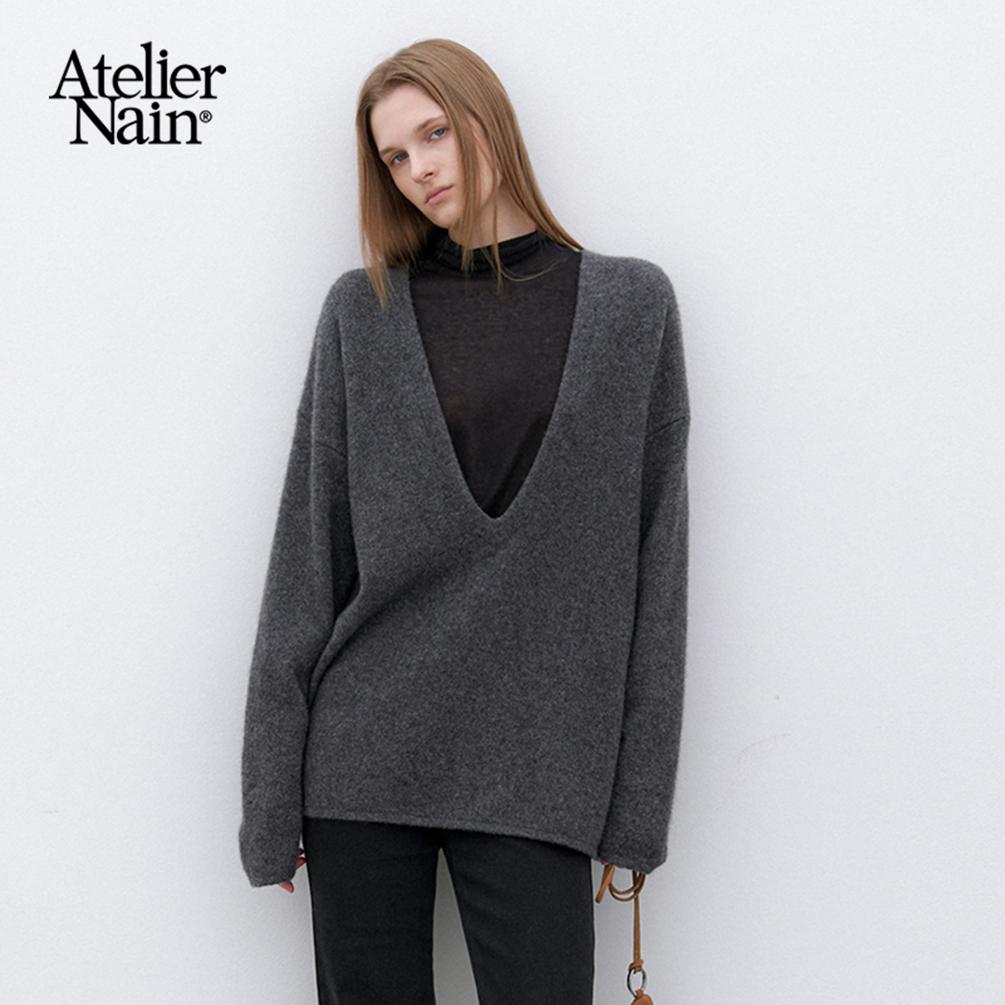 Atelier Nain2025年冬季新款极简风深V领羊毛针织衫女老钱风毛衣