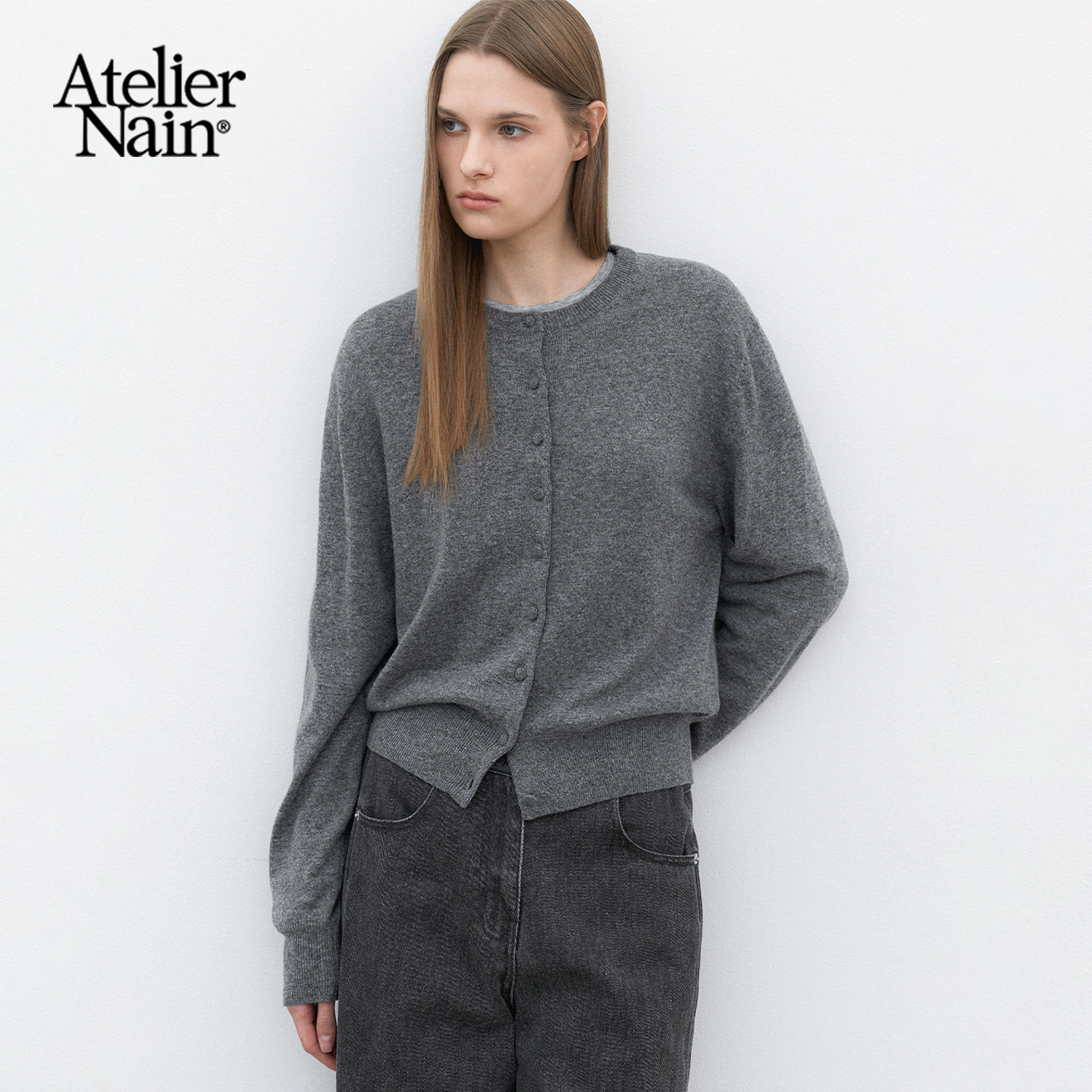 Atelier Nain2025年冬季新款极简风圆领针织开衫女显瘦设计感上衣