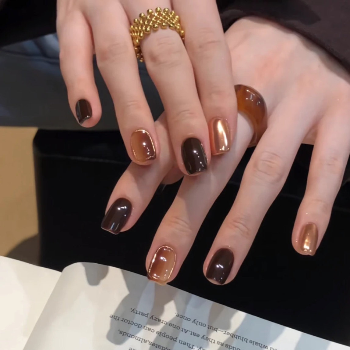 纯手工穿戴甲秋冬高级深棕色琥珀短款日常气质显白美甲可拆卸甲片