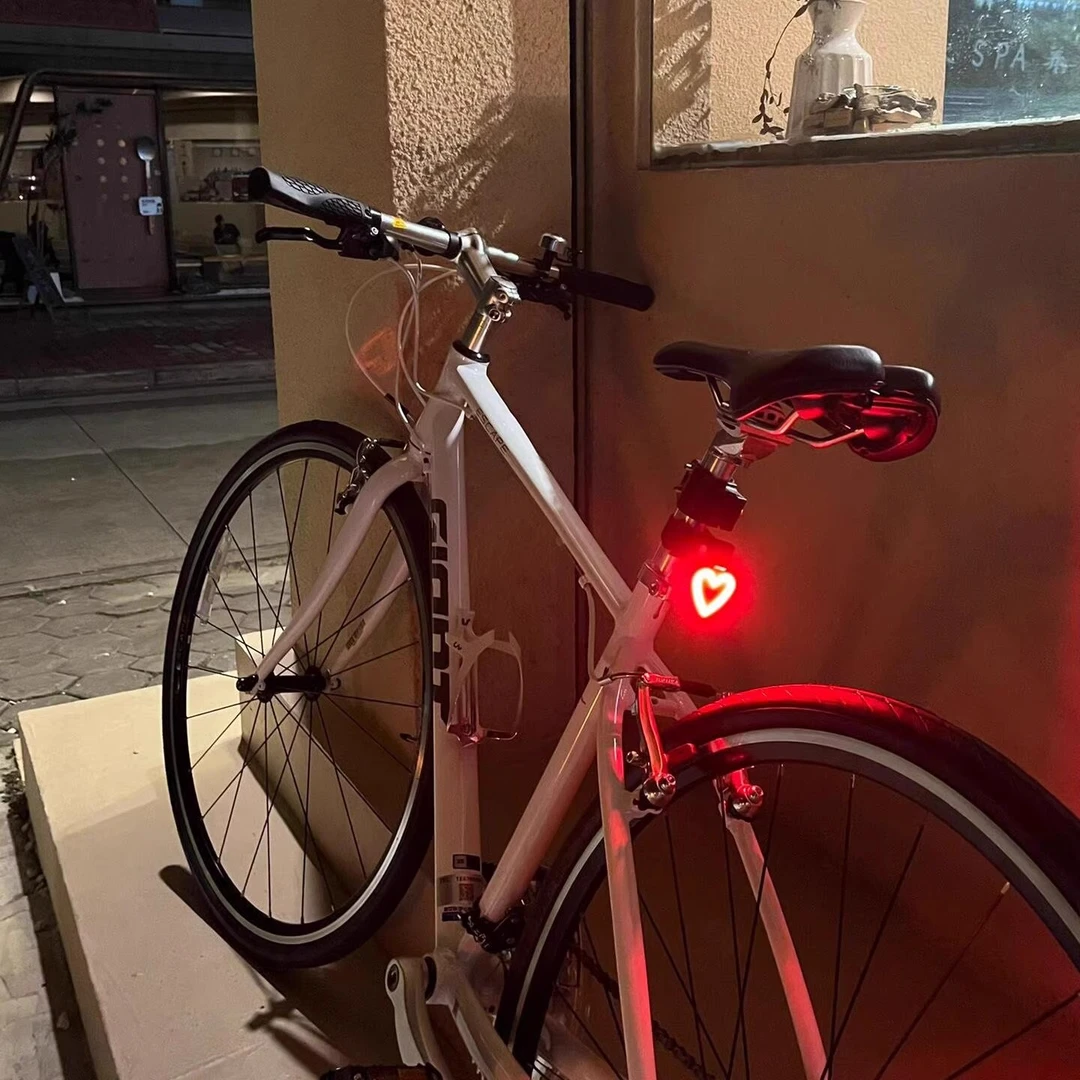 山地自行车夜行尾灯爱心骨头爆闪装饰信号灯公路车骑行装备警示灯