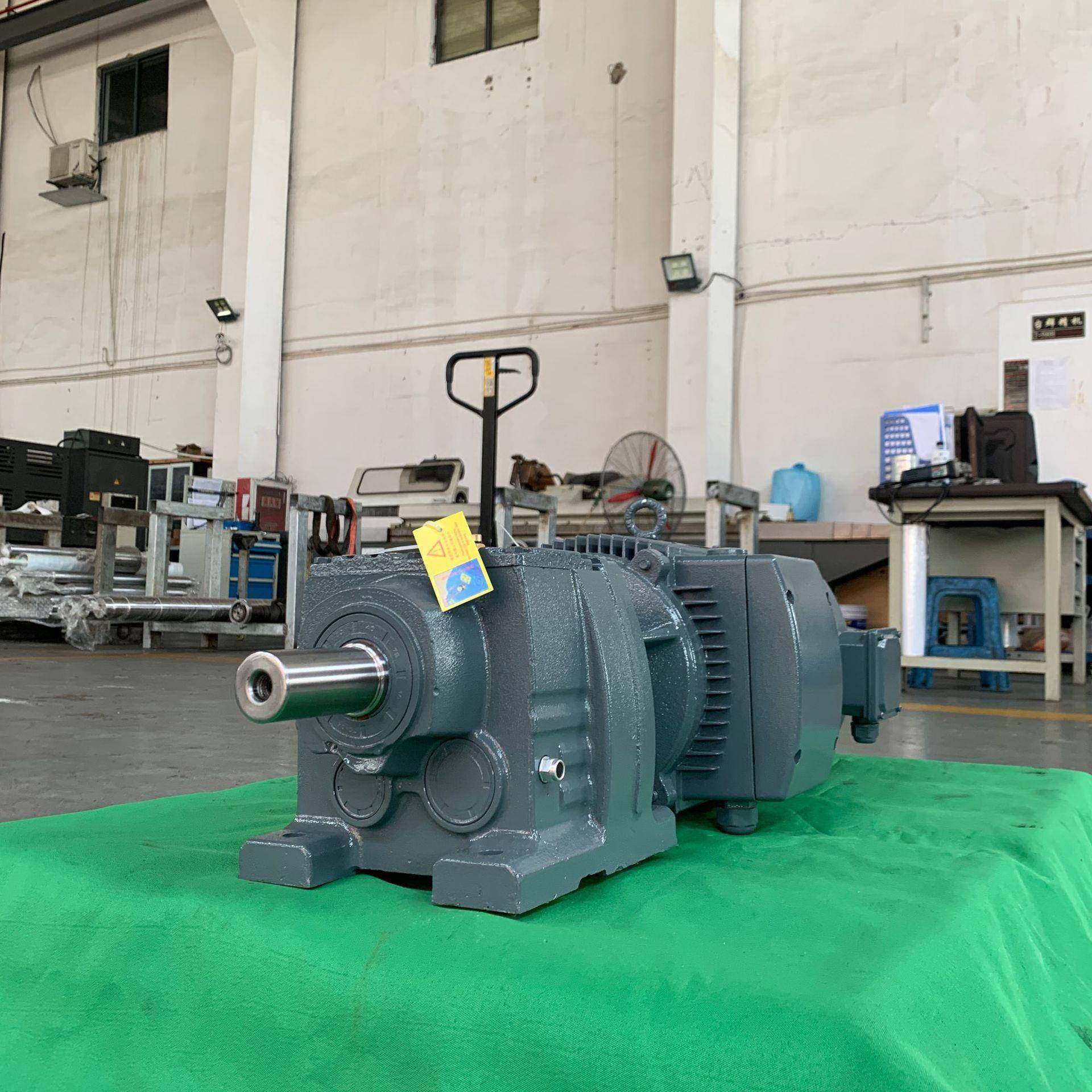 RX37-Y4KW-NA400-M1减速机斜齿轮硬齿面RX系列减速电机