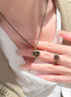 中古暗黑金色爱心仿红宝石项链女