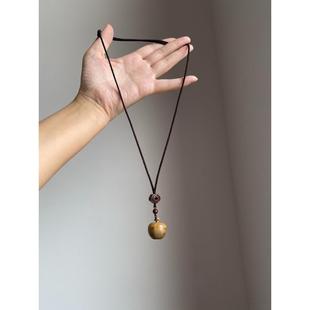 木质浅咖色苹果吊坠项链小众设计百搭黑色编绳毛衣链 平安之果