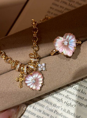 甜美粉色仿水晶戒指女小众设计金色串珠手链温柔气质百搭轻奢指环