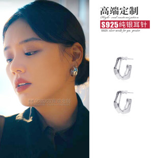 马思纯人之初吴飞飞同款耳环轻奢气质独特漂亮耳饰C圈褶皱耳钉女