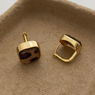 秋冬复古豹纹方块耳扣高级感气质轻奢耳环小众设计老钱风独特耳饰
