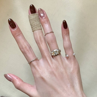 银色椭圆宽口戒指女小众设计清冷感独特叠戴食指戒简约仿珍珠尾戒
