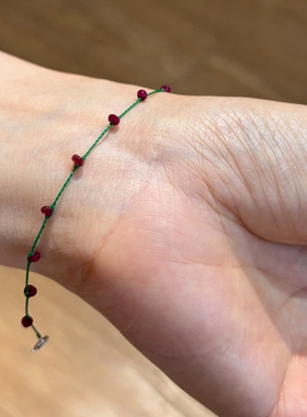 mini朱砂红碎石极细编绳手链轻奢