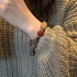 新中式 气质轻奢本命年手链手饰 国风鸽血红串珠木质手串2026新爆款
