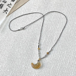 秋冬清冷感月亮项链轻奢小众独特巨好看气质编绳串珠锁骨链毛衣链