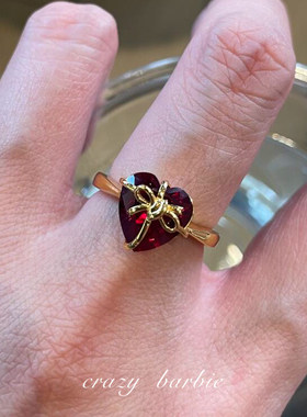 复古爱心蝴蝶结仿红宝石戒指轻奢
