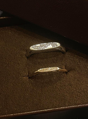 金银两色花纹刻雕情侣对戒设计感