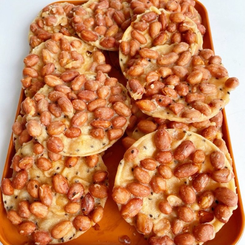 江西赣南特色美食豆饼花生饼月亮巴咸香酥脆现做现发