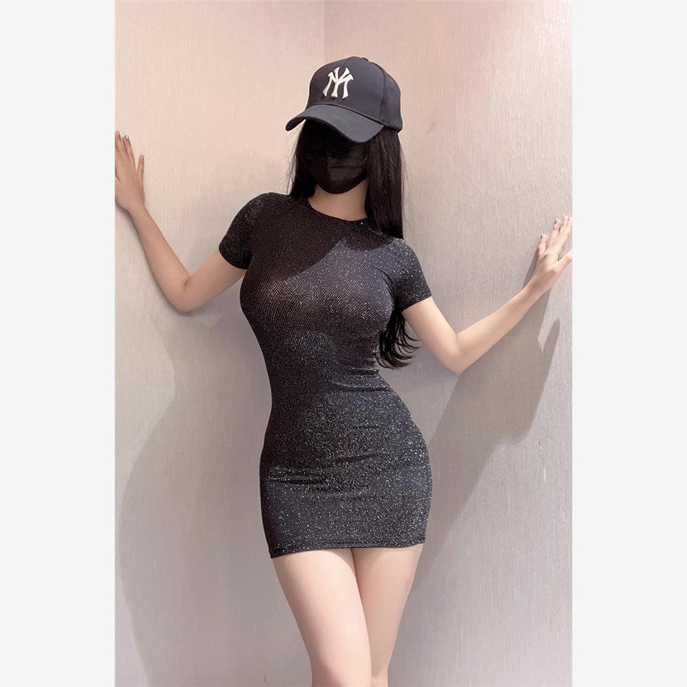 黑色性感显瘦修身包臀短