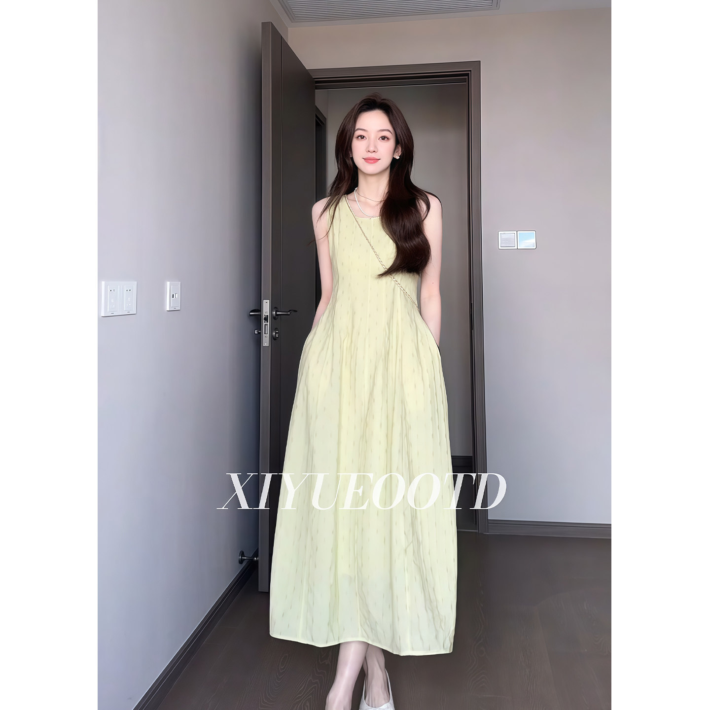 绿色背带连衣裙女夏季简约风提花肌理感气质收腰显瘦无袖背心裙子