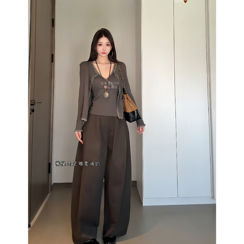 昕羽垚STUDIO 2026新款百搭显瘦V领吊带蕾丝拼接开衫宽松弯刀裤子