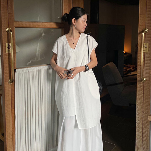夏季女装套装老钱风休闲简约无袖V领马甲白色吊带连衣裙两件套
