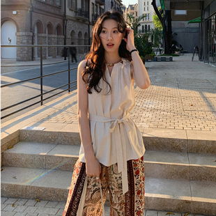 向晚意STUDIO度假风套装女夏季穿搭休闲时尚无袖上衣阔腿裤两件套