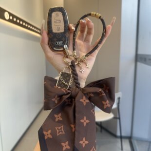 适用于25款 奔驰钥匙套C级C260L女C200L壳E300L包GLC300高级感女扣